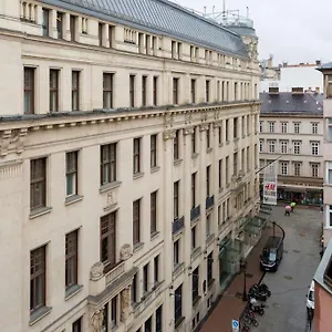 https://aranykez-4-6-downtown-studio.inbudapesthotels.com