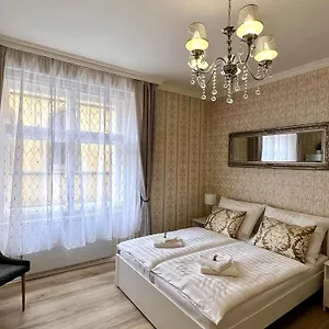 https://romance-in-the-old-town.praguehotelsweb.com