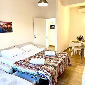 https://panoramic-dream-house-navigli.italymilanhotels.net